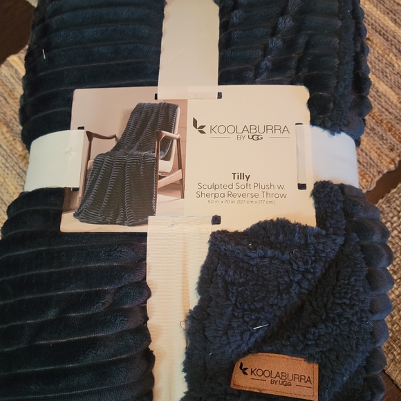 UGG Other - NWT Koolaburra by Ugg Throw